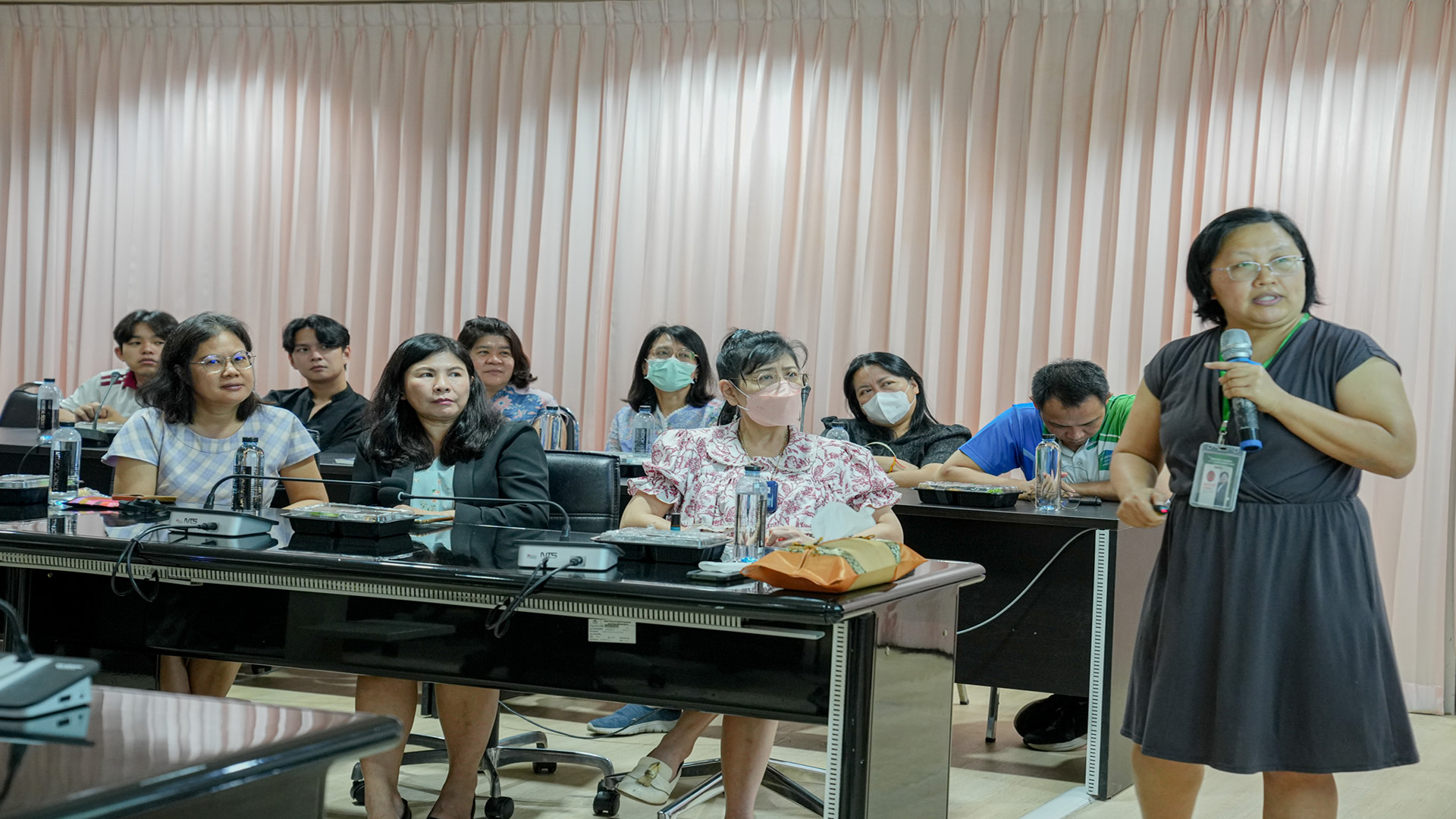 กิจกรรมเสวนางานวิจัย “R & I Lunch” ขึ้นเพื่อเปิดโอกาสให้คณาจารย์และนักวิจัยได้แลกเปลี่ยนเรียนรู้แนวคิดด้านการวิจัย