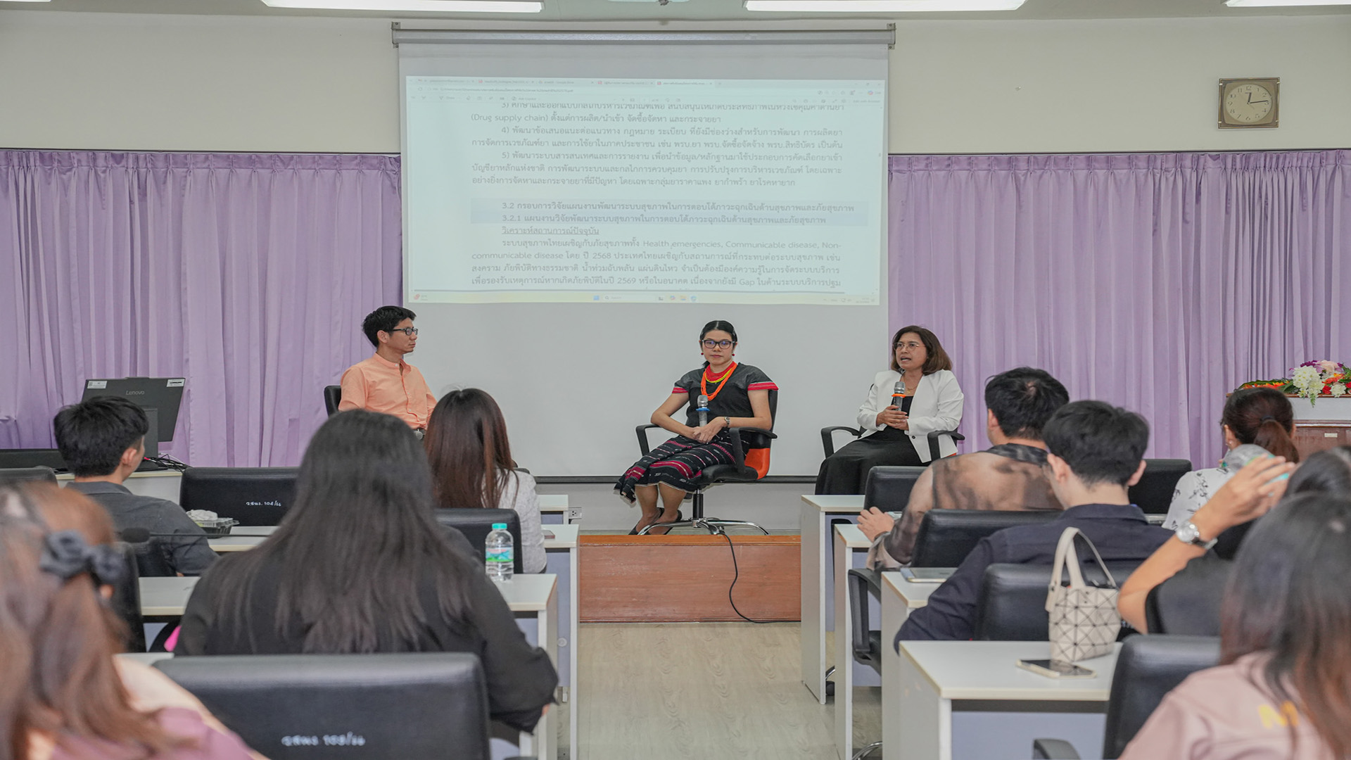 กิจกรรม เสวนางานวิจัย เพื่อแลกเปลี่ยนประสบการณ์และแนวทางในการพัฒนางานวิจัยของบุคลากรภายในคณะ