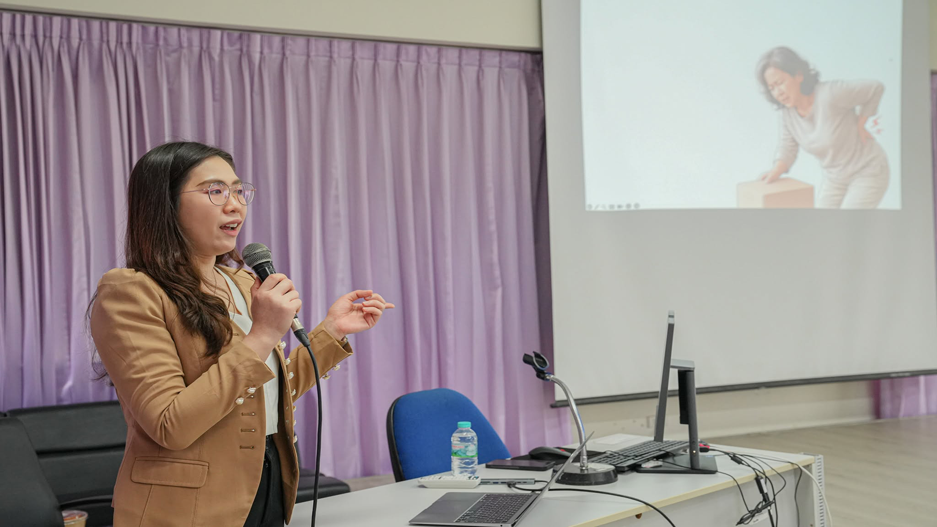 คณะวิทยาศาสตร์การแพทย์ มหาวิทยาลัยนเรศวร ได้จัดกิจกรรมการเสวนางานวิจัย “MedSci Reseach Cluster”